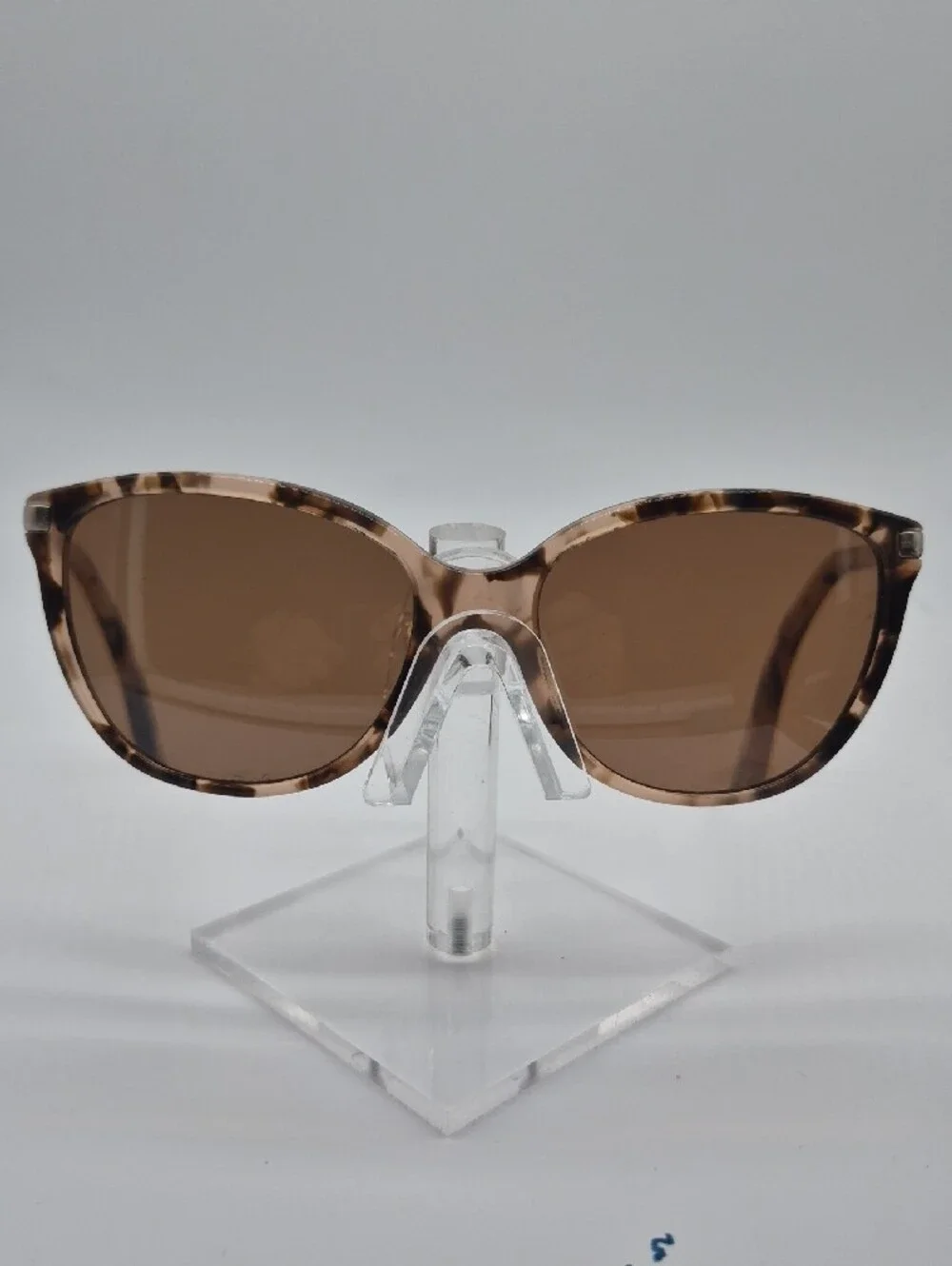 N/A stylish tortoiseshell